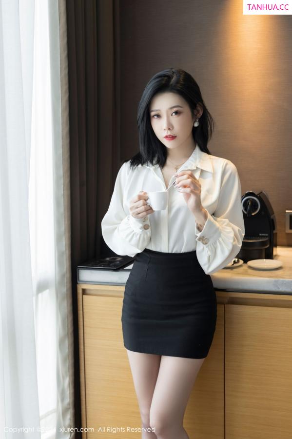 李凯诗 luvian本能 [XiuRen]高清写真图 2024.10.23 No.9329 luvian本能 黑丝美腿第2张图片